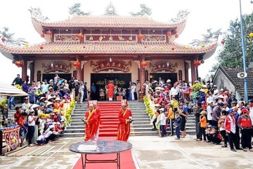 Tham quan lễ hội Vía Bà ở Bình Định