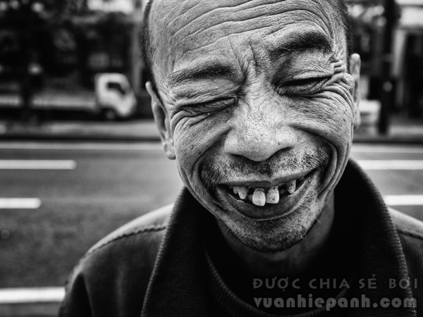 Những tấm ảnh đen trắng đầy cảm xúc về người dân Tokyo 9