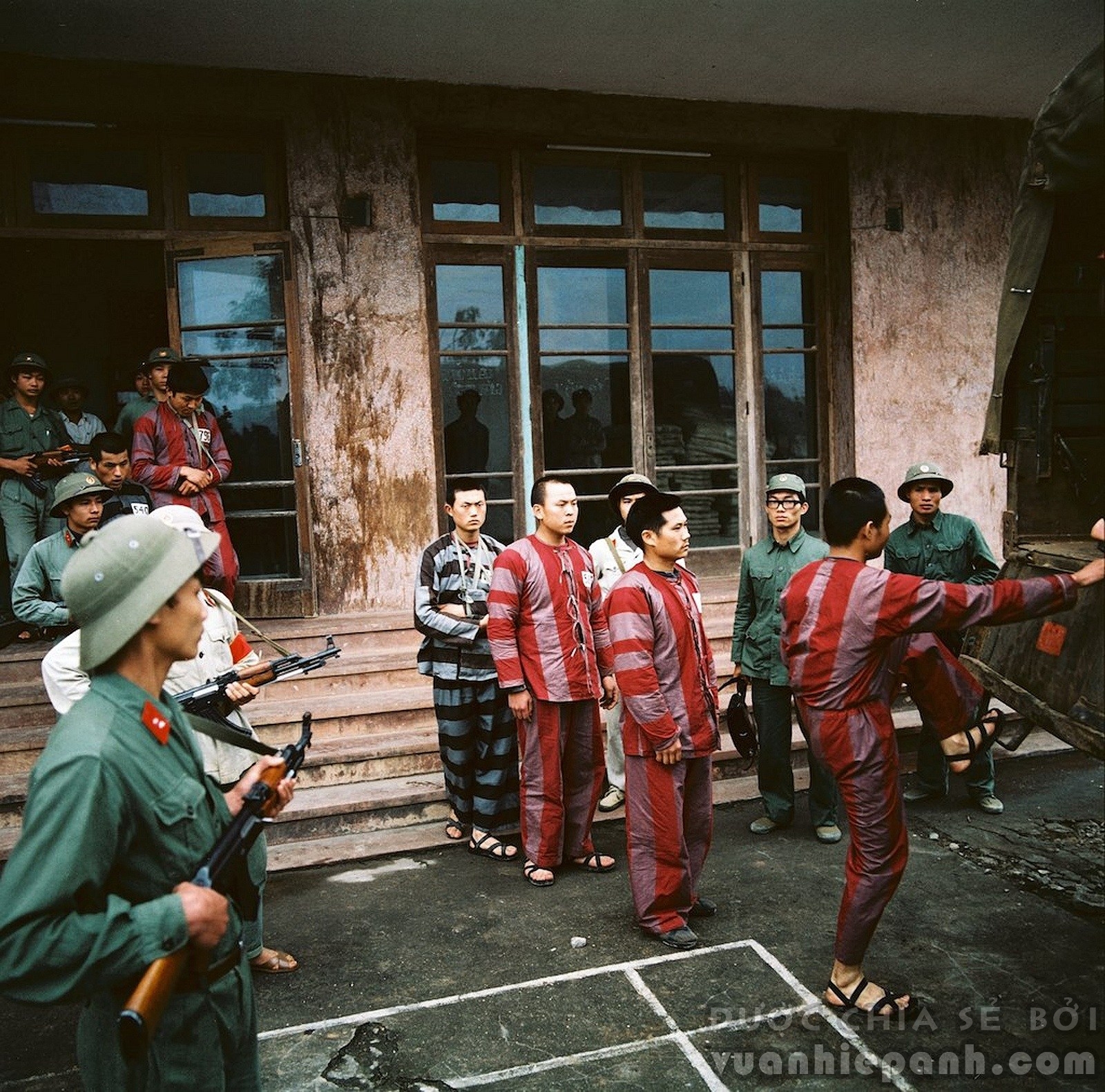 Tù binh Trung Quốc trong chiến tranh Việt Trung năm 1979. Ảnh: Thomas Billhardt