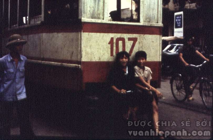 Tàu điện Hà Nội, 1980.