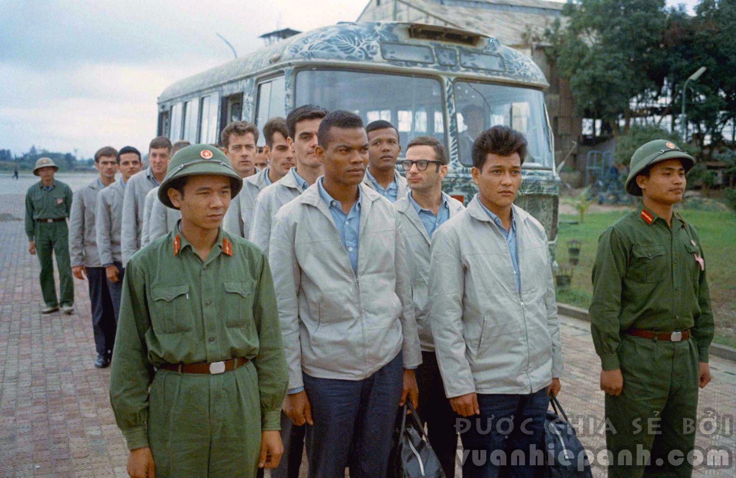 1973. Trao trả tù binh Mỹ ở sân bay Gia Lâm.