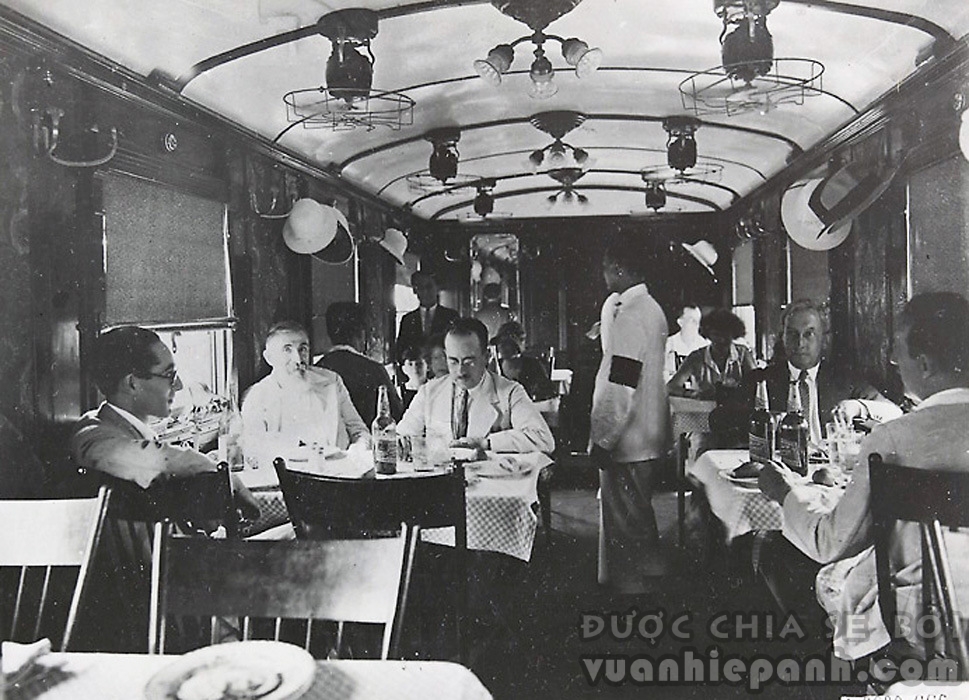 Trong toa hàng ăn trên tuyến Xuyên Việt 1921-1935.