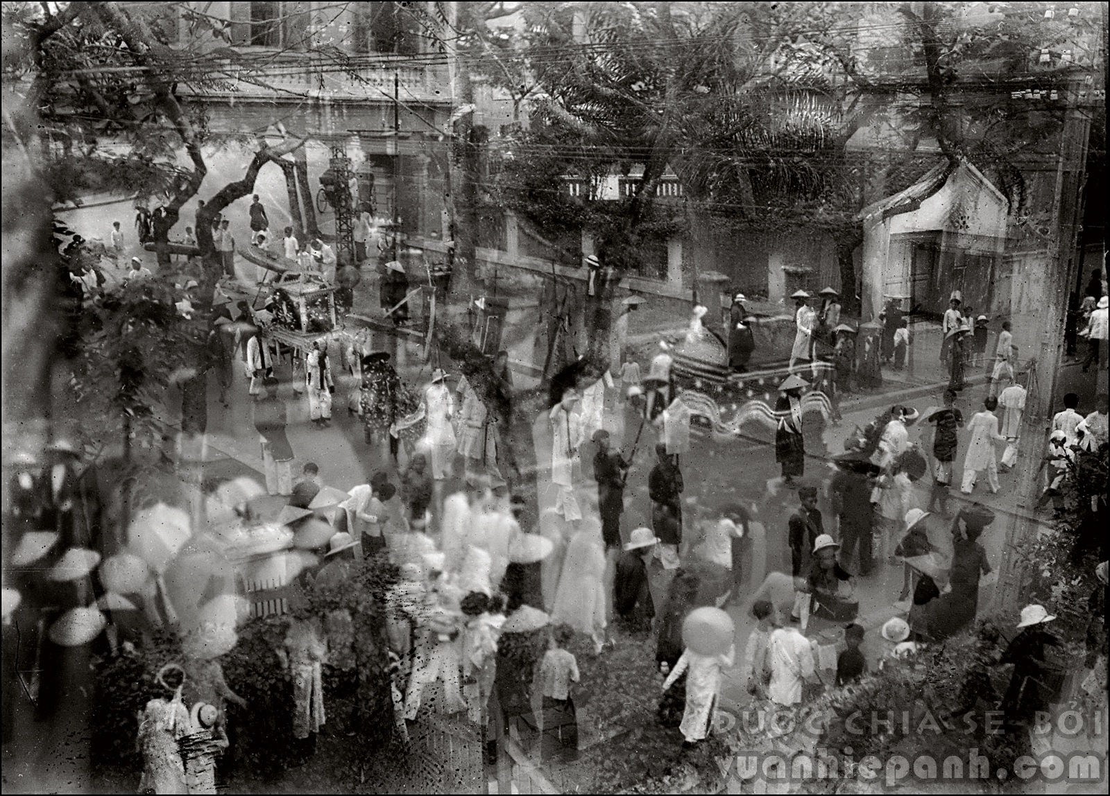Hà Nội những năm thập niên 30. Ảnh chụp dùng kỹ thuật phơi sáng kép (double exposure) của một nhiếp ảnh gia vô danh.