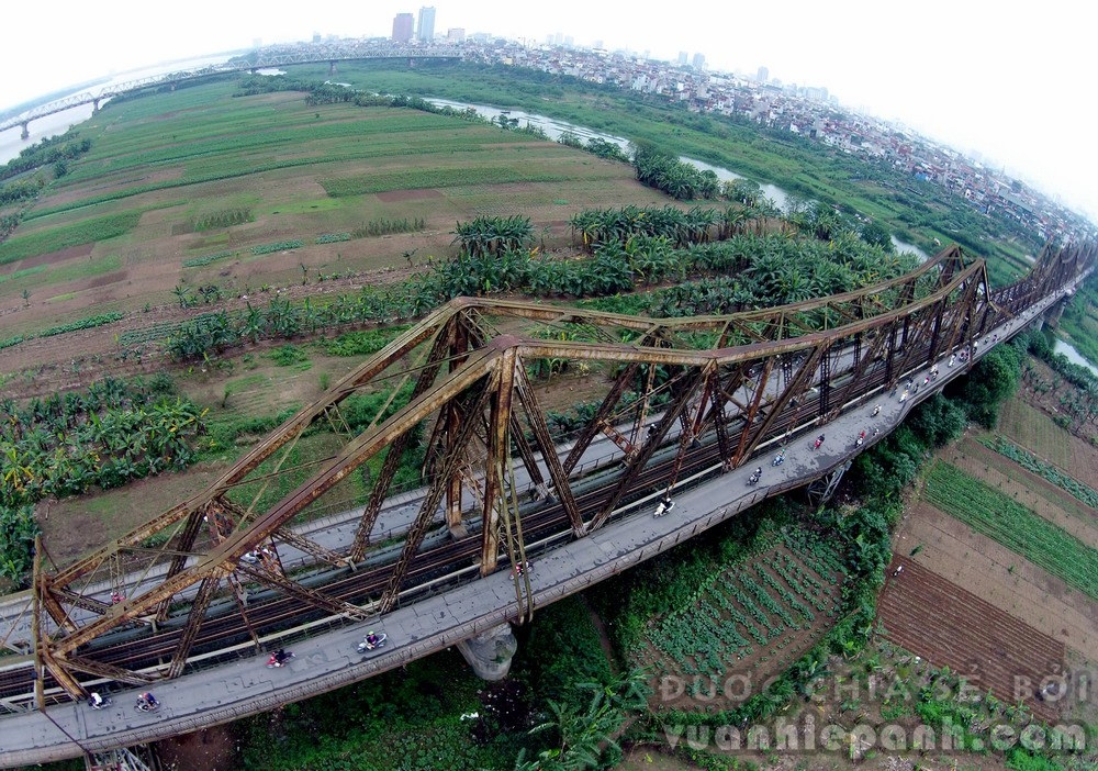 Cầu Long Biên.