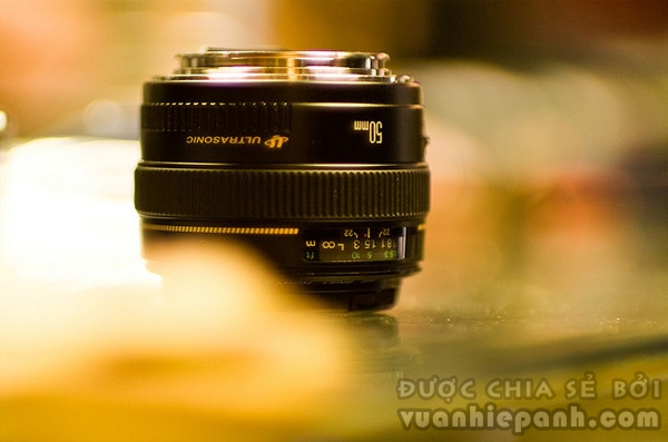 Tại sao lens 50mm lại là: 