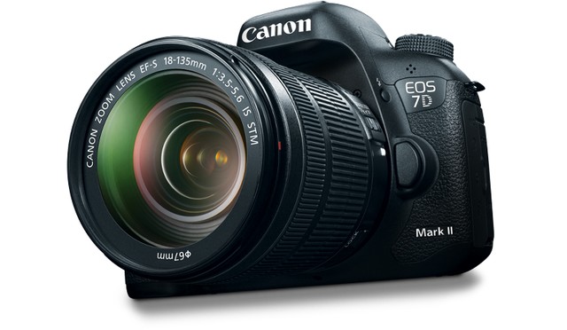 Canon 7D Mark II là mẫu máy ảnh sử dụng cảm biến APS-C (22,4 x 15mm) tiếp nối thành công của chiếc Canon 7D đã ra mắt được tròn 5 năm