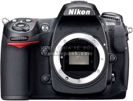 Nikon D300s. Ảnh: Imaging Resource.