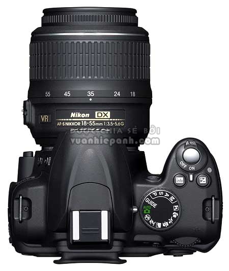 Nikon D3000 và ống kit 18-55mm VR. Ảnh: Imaging Resource.
