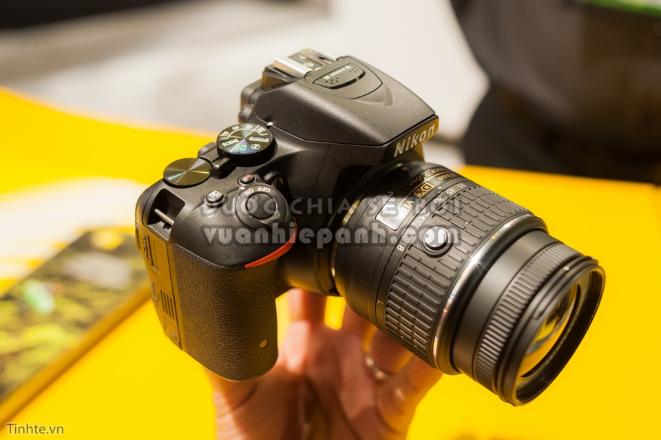 Tinhte.vn-Tren-tay-Nikon-D5500-CES-2015-17.