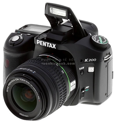 Pentax K200D. Ảnh: Imaging Resource.