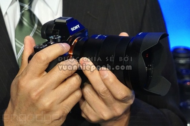 Sony ra mắt máy ảnh full-frame Alpha A7s quay được video 4K