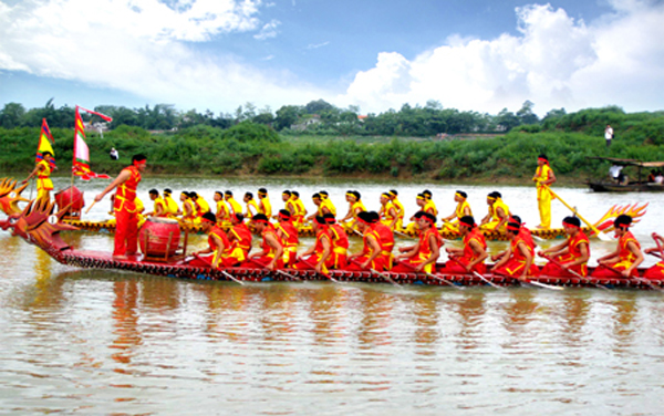 Lễ hội bơi chải ở Hương Canh